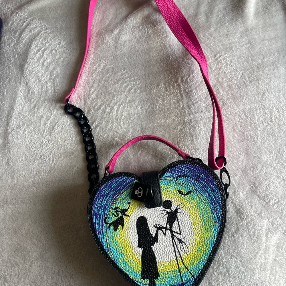 Disney store The nightmare before christmas heart crossbody bag NWOT - Picture 2 of 3